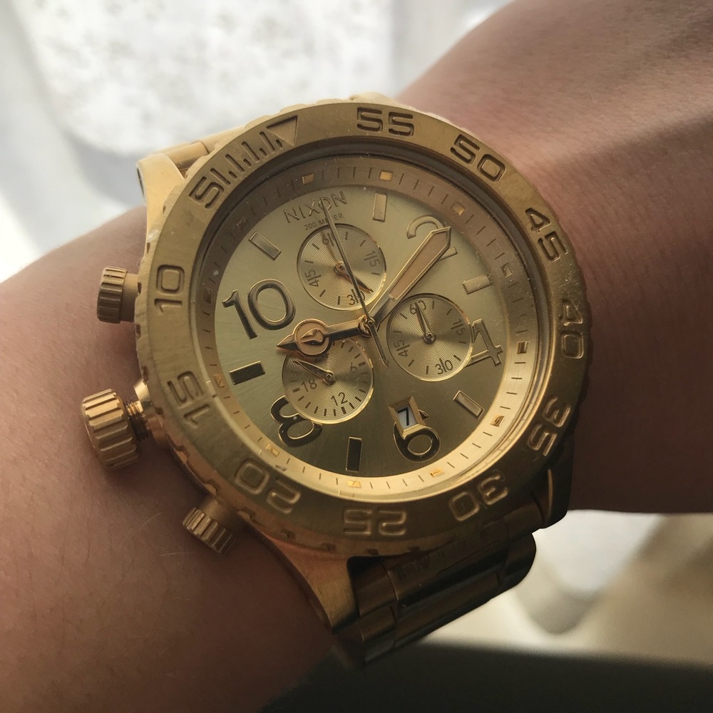 Nixon 42-40 Stainless Steel women’s watch